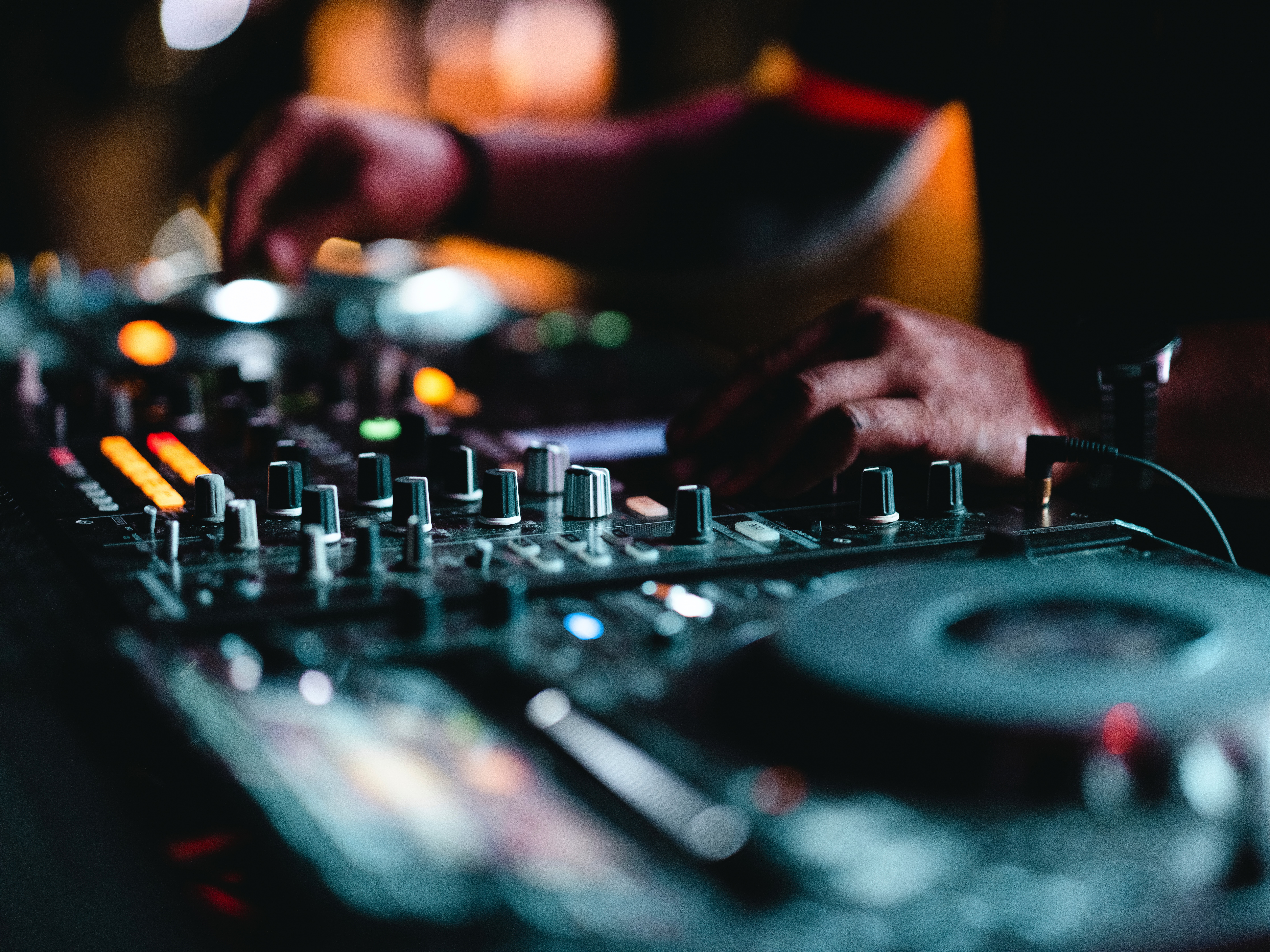 DJ 1